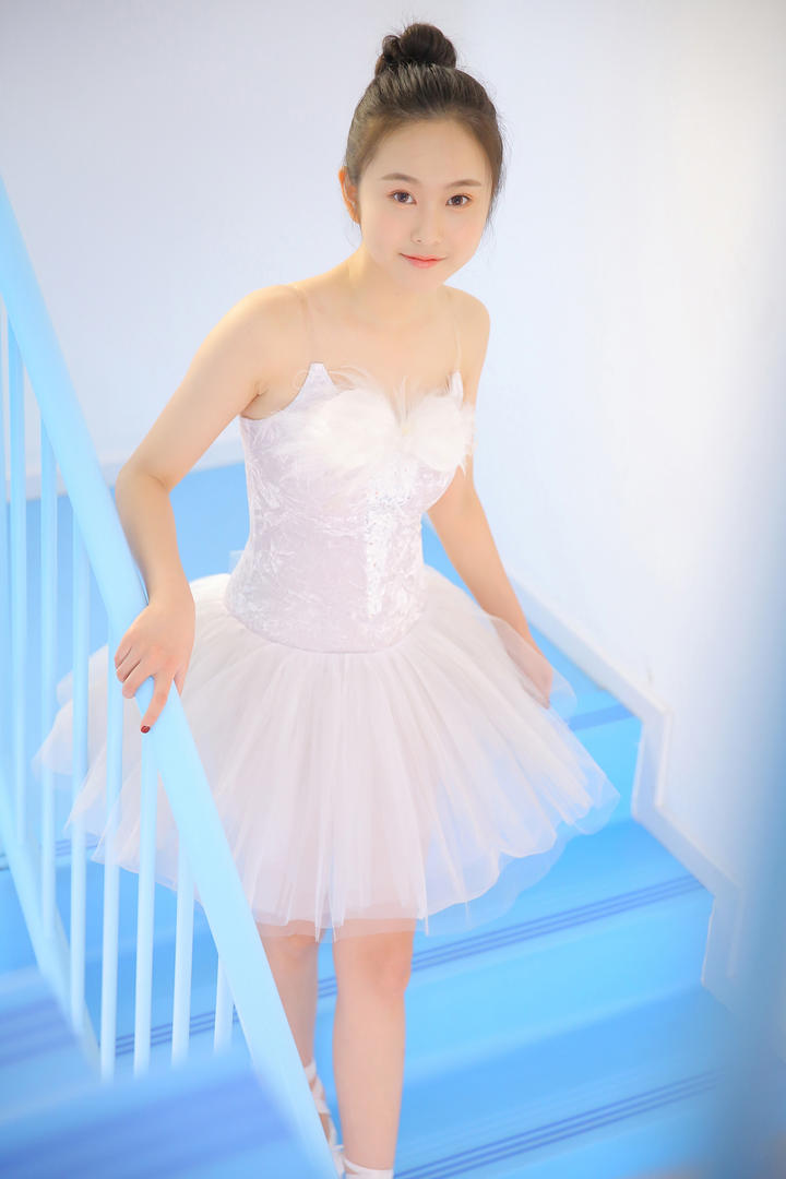 何炅谢娜为李小冉庆生